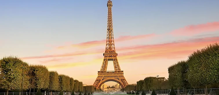 Where do you find the Eiffel Tower?