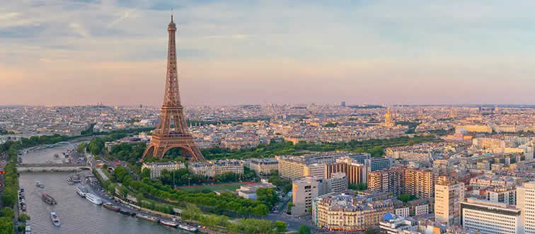 Paris belongs to which country?