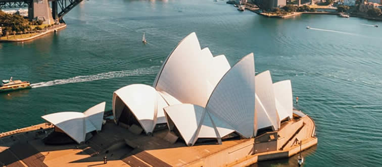 Which inland compromise city serves as the capital of Australia?